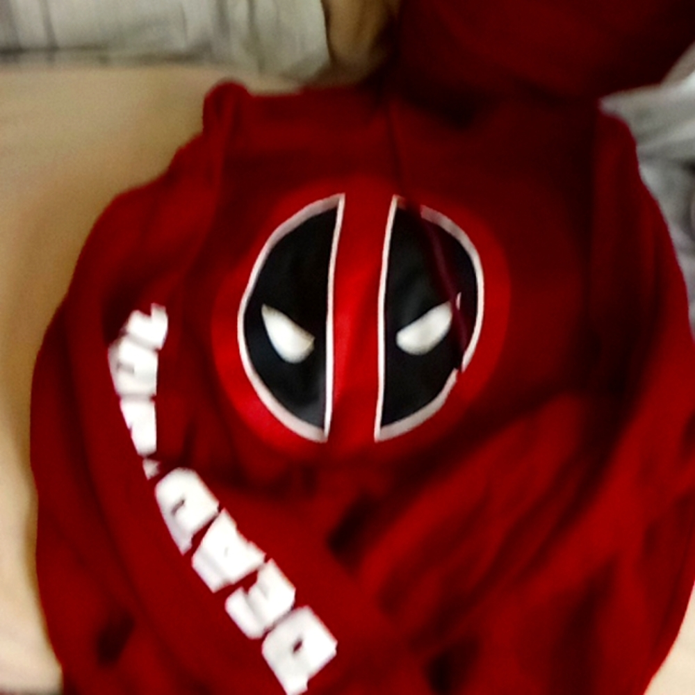 Men's medium hoodie deadpool